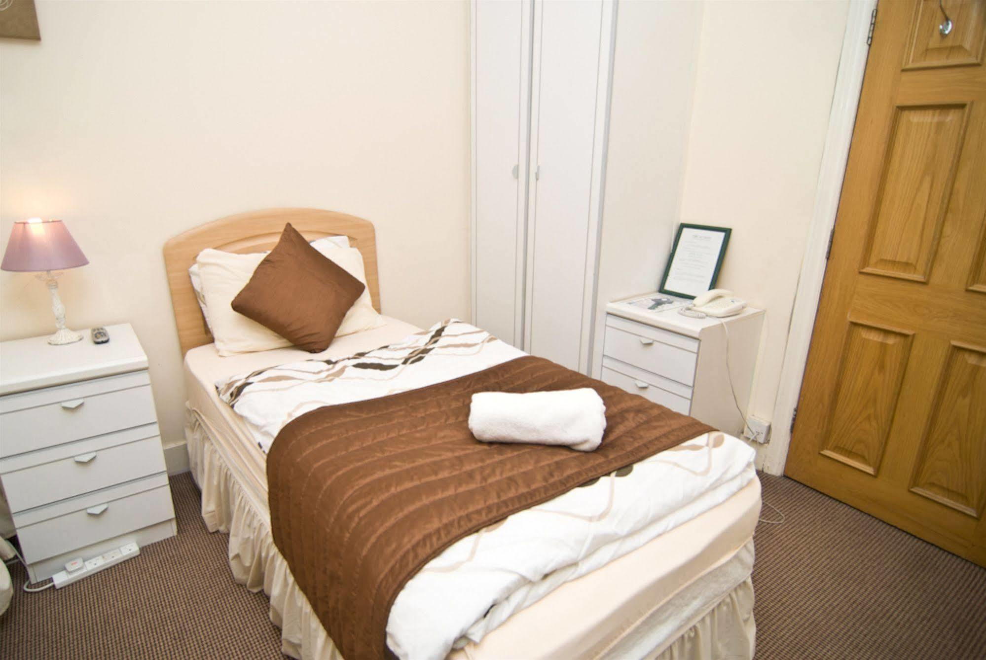 Skylark Guest House Hounslow Eksteriør bilde